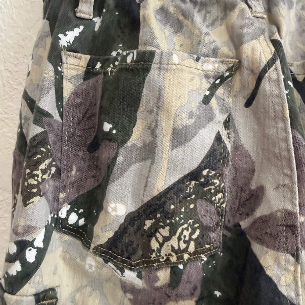Smoke Rise Red Camo Cargo Pants Women's Size M Flare Leg Graphic Print Like New! - Picture 9 of 16